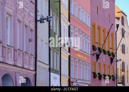 Façades de maisons de style Inn-Salzach, vieille ville de Neuötting, haute-Bavière, Bavière, Allemagne Banque D'Images