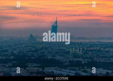 Dubaï, Burj Al Arab, hôtel 7 étoiles, nuit, coucher de soleil Banque D'Images