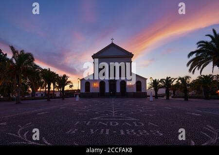 L'église néoclassique 'Igreja de São Martinho' est située sur le point le plus élevé du quartier de São Martinho à l'ouest de Funchal, Madère, Portuga Banque D'Images