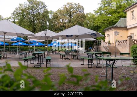 Café en plein air, tour chinoise, Munich, jardin anglais, fin du confinement, distance, Banque D'Images