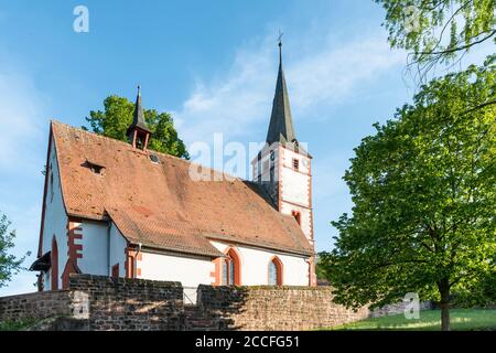 Güttersbach, Mossautal, Hessen, Allemagne. L'église paroissiale protestante de Gütterbach également connue sous le nom d'église source. Banque D'Images
