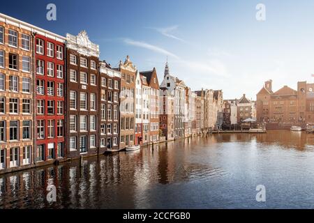 Maisons sur Damrak à Amsterdam, pays-Bas Banque D'Images