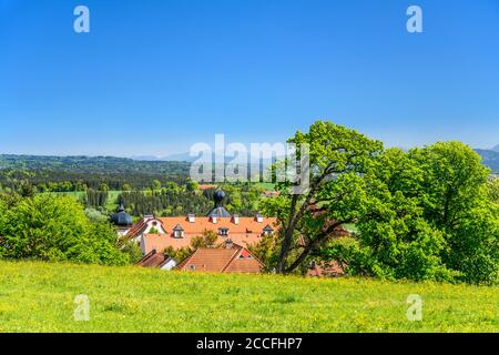 Allemagne, Bavière, haute-Bavière, pays de Tölzer, Eurasburg, Château d'Eurasburg contre Wendelstein Banque D'Images