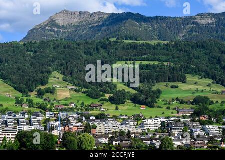 Aménagement de logements avec la montagne locale de Rigi, Küssnacht am Rigi, Suisse Banque D'Images