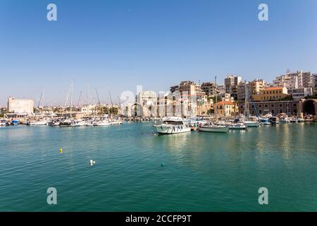 Vue depuis la jetée sur le port vénitien d'Héraklion, en Crète du Nord, en Grèce Banque D'Images