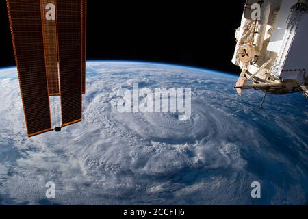 ISS - 19 août 2020 - l'ouragan Geneviève est photographié au large de la côte Pacifique du Mexique depuis la Station spatiale internationale - photo : Geopix/NASA/Alamy Banque D'Images