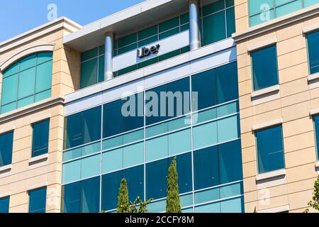 11 août 2020 Sunnyvale / CA / USA - bureaux Uber dans la Silicon Valley; Uber technologies, Inc. Est un réseau de transport multinational américain com Banque D'Images