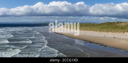 Tullan Strand, large plage de sable plat dans le comté de Donegal, Irlande. Wild Atlantic Way Banque D'Images