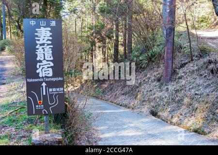 Belle vue panoramique depuis la gare de Nagiso et Tsumago-juku sur Nakasendo à Nagiso, Nagano, Japon. Nakasendo est une route ancienne célèbre. Banque D'Images