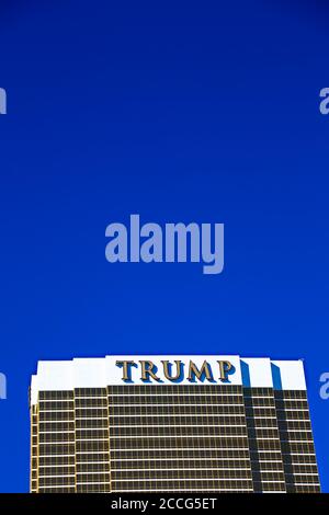 Trump International Hotel à Las Vegas, NV, nommé pour le développeur immobilier et homme politique Donald Trump. Les fenêtres de la propriété de luxe sont dorées Banque D'Images