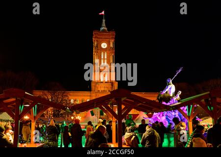 Allemagne, Berlin, marché de Noël à l'hôtel de ville rouge / Alexanderplatz. Banque D'Images