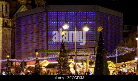 Allemagne, Berlin, marché de Noël à l'église du souvenir Kaiser Wilhelm, Breitscheidplatz. Banque D'Images