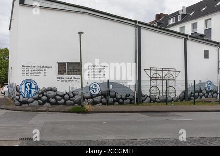 Inscriptions murales et grafitti des titres de championnat du club de football FC Schalke 04 dans le quartier des fans de Schalker Meile, Rhénanie-du-Nord-Westphalie, Allemagne Banque D'Images