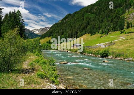 Paysage sur la Schwarzach dans la vallée de Defereggen près de Sankt Jakob, Parc national Hohe Tauern, Tyrol oriental, Tyrol, Autriche Banque D'Images