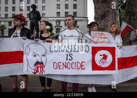 Piquet de solidarité de la Biélorussie. Les Britanniques et les Biélorusses se réunissent en face de Downing Street pour réclamer un soutien du gouvernement britannique. Londres, Royaume-Uni. Banque D'Images