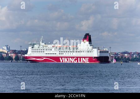 Helsinki, Finlande - 15 août 2020 : le ferry de croisière MS Mariella arrive à Helsinki. Viking Line ABP est une compagnie maritime finlandaise. Banque D'Images