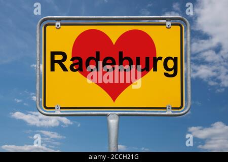Ortstafel Radeburg, Sachsen, Deutschland | panneau de nom de lieu Radeburg, Saxe, Allemagne, Europe Banque D'Images