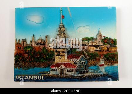 Accessoires magnétiques pour réfrigérateur pour appareils décoratifs intérieurs dans un fond blanc isolé. Banque D'Images