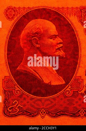 Abstraction de la couleur rouge d'un fragment du Soviet billet de banque de 25 roubles en 1961 avec un portrait de Vladimir Lénine Banque D'Images