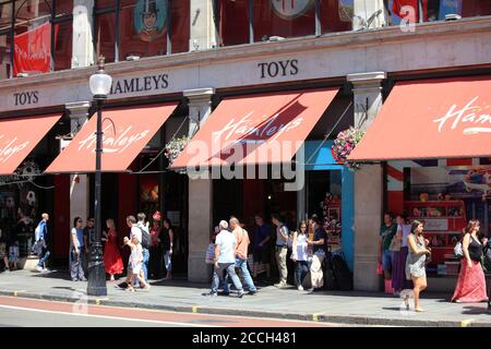 Londres, Royaume-Uni - 14 juillet 2014 : magasin de jouets de Hamleys à Regent Street qui est une destination de voyage populaire touristique attraction stoc Banque D'Images