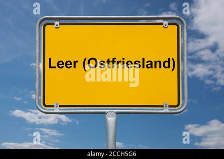Ortstafel Leer (Ostfriesland), Niedersachsen, Deutschland | panneau de nom de lieu Leer (Ostfriesland), Basse-Saxe, Allemagne, Europe Banque D'Images