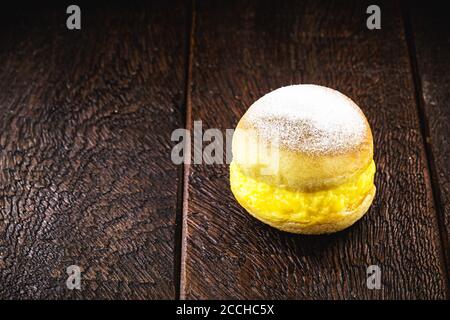 Pain à la crème et au sucre, donut brésilien appelé 'sonho de padaria', typique sucré de São Paulo Banque D'Images