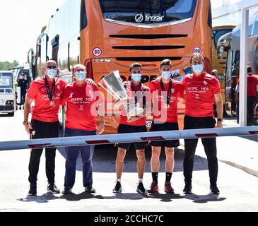 Séville, Espagne. 22 août 2020. Llegada del Sevilla FC a Sevilla con la Copa Sevilla FC les joueurs arrivent avec la coupe Europa League à Séville, samedi, 22 août, 2020 crédit: CORDON PRESSE/Alamy Live News Banque D'Images