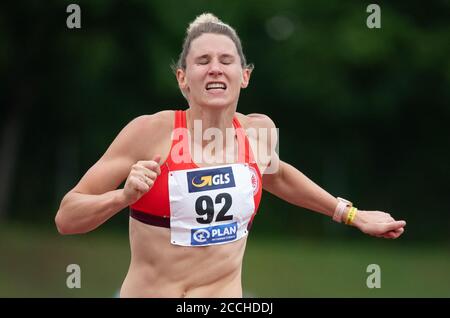 Vaterstetten, Allemagne. 22 août 2020. Athlétisme: Championnat allemand dans tout le centre sportif, heptathlon, femmes: Carolin Schäfer en action sur 200m. Credit: Sven Hoppe/dpa/Alay Live News Banque D'Images