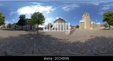 Vue panoramique à 360° de Photo à 360 degrés, Cathédrale St Mary, patrimoine culturel mondial de l'UNESCO, Hildesheim, Basse-Saxe, Allemagne