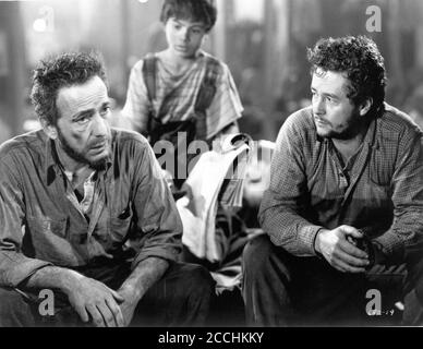 HUMPHREY BOGART ROBERT BLAKE et TIM HOLT dans LE TRÉSOR DE LA SIERRA MADRE 1948 réalisateur / scénario JOHN HUSTON roman B. Traven Warner Bros. Banque D'Images