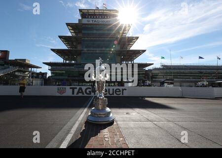 Indianapolis, Indiana, États-Unis. 21 août 2020. Le Borg Warner Trophée est exposé avant la dernière pratique du Indianapolis 500 au circuit automobile d'Indianapolis, dans l'Indiana. Credit: Walter G Arce SR Grindstone Medi/ASP/ZUMA Wire/Alay Live News Banque D'Images