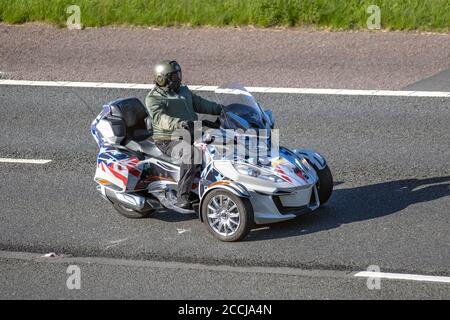 CAN AM Spyder RT 3 roues moto, 3 roues, moto Design, B9KA Bike Design, Custom Trikes, Custom Cars conduire sur l'autoroute M61 Royaume-Uni Banque D'Images