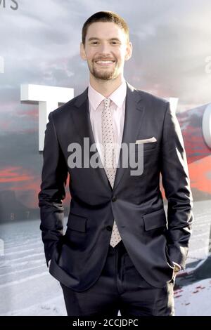 LOS ANGELES - APR 16: Ben Barnes à la première saison 2 de Westworld au Cinerama Dome le 16 avril 2018 à Los Angeles, CA Banque D'Images