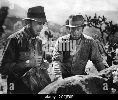 HUMPHREY BOGART et TIM HOLT dans LE TRÉSOR DE LA SIERRA MADRE 1948 réalisateur / scénario JOHN HUSTON roman B. Traven Warner Bros. Banque D'Images