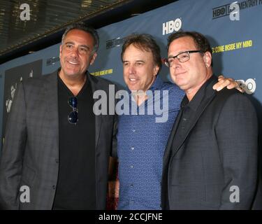 LOS ANGELES - 27 JUIN: Brad Garrett, Kevin Nealon, Bob Saget au Robin Williams: Come Inside My Mind HBO première projection au TCL Chinese Theatre 6 le 27 juin 2018 à Los Angeles, CA Banque D'Images