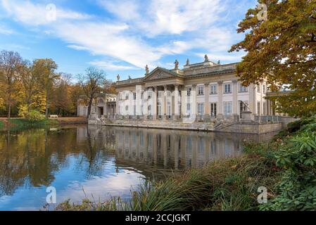 Façade nord du Palais sur l'Isle dans le Royal Parc de bains à Varsovie Banque D'Images