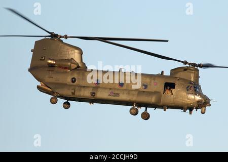 RAF Chinook décollage de l'aérodrome de Wattisham dans le Suffolk. Banque D'Images