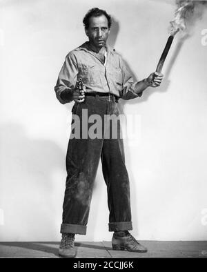 HUMPHREY BOGART Publicité Portrait avec flambeau au TRÉSOR DE LA SIERRA MADRE 1948 réalisateur / scénario JOHN HUSTON roman B. Traven Warner Bros. Banque D'Images