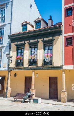 Façade de la maison. Place El Fontan, Oviedo, Espagne. Banque D'Images