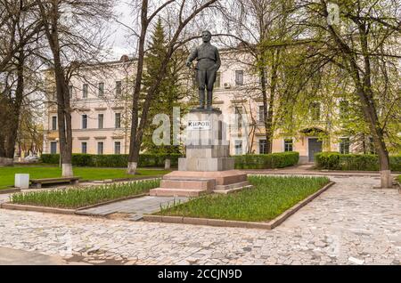 Monument au communiste russe Sergey Kirov dans le parc de Pskov, Russie Banque D'Images