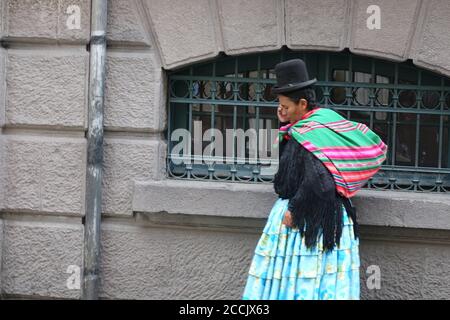 Bolivie la Paz - rue photo cholita avec chapeau de melon Banque D'Images