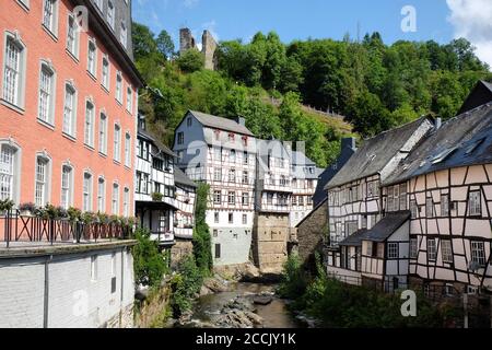 La Fondation Musée Scheibler Rotes Haus dans la jolie vieille ville historique de Monschau, Allemagne Banque D'Images