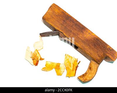 Outil de menuiserie plan en bois sur fond blanc. Banque D'Images