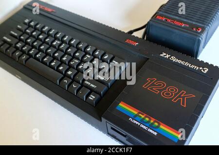 Sinclair ZX Spectrum +3 PC, lancé au Royaume-Uni en 1987. Il a été le premier modèle Spectrum à être équipé d'un lecteur de disquette 3 pouces intégré. Banque D'Images