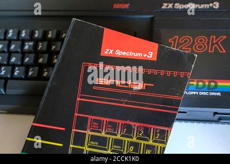 Manuel d'utilisation de l'ordinateur personnel Sinclair ZX Spectrum +3, lancé au Royaume-Uni en 1987. Banque D'Images