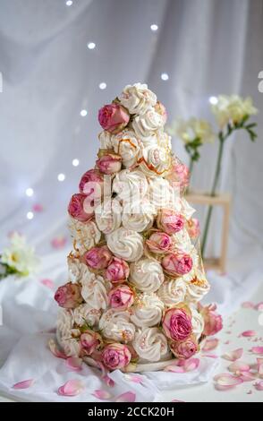 Zefir croquembouche avec fleurs rose Banque D'Images