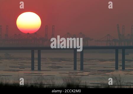 Pont de la baie de Shenzhen au coucher du soleil, de New Territories, Hong Kong 6 nov 2018 Banque D'Images