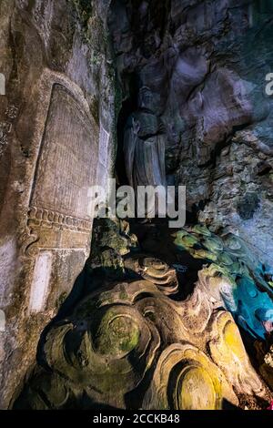 Vietnam, Da Nang, Statue de Bouddha dans les montagnes de marbre Banque D'Images