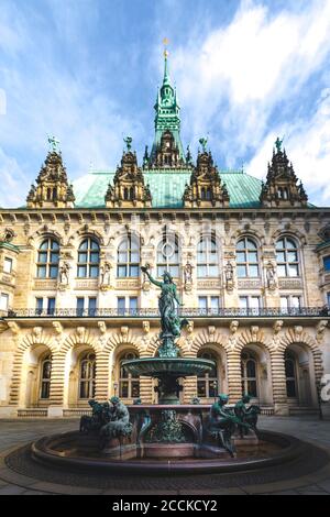 Allemagne, Hambourg, fontaine Hygieia en face de l'hôtel de ville de Hambourg Banque D'Images