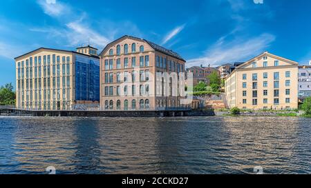 Motala strom est le système fluvial qui draine le lac Vattern, le deuxième plus grand lac de Suède, dans la mer Baltique à Norrkoping. Banque D'Images